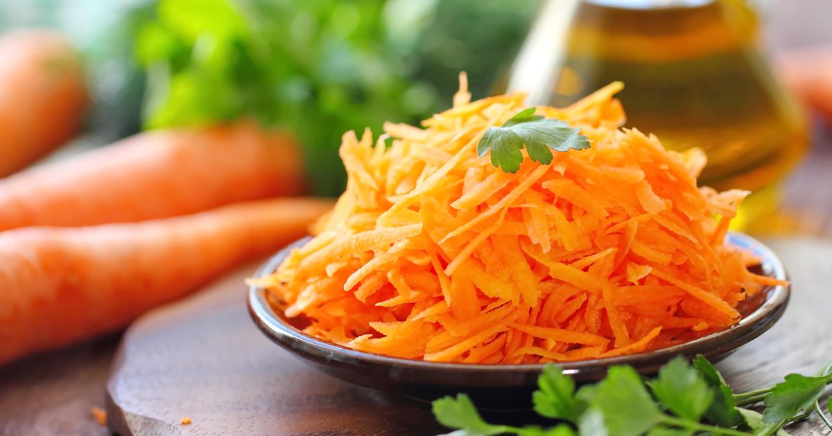 Cette sauce que je pourrais manger à la petite cuillère va détrôner la vinaigrette pour les carottes râpées