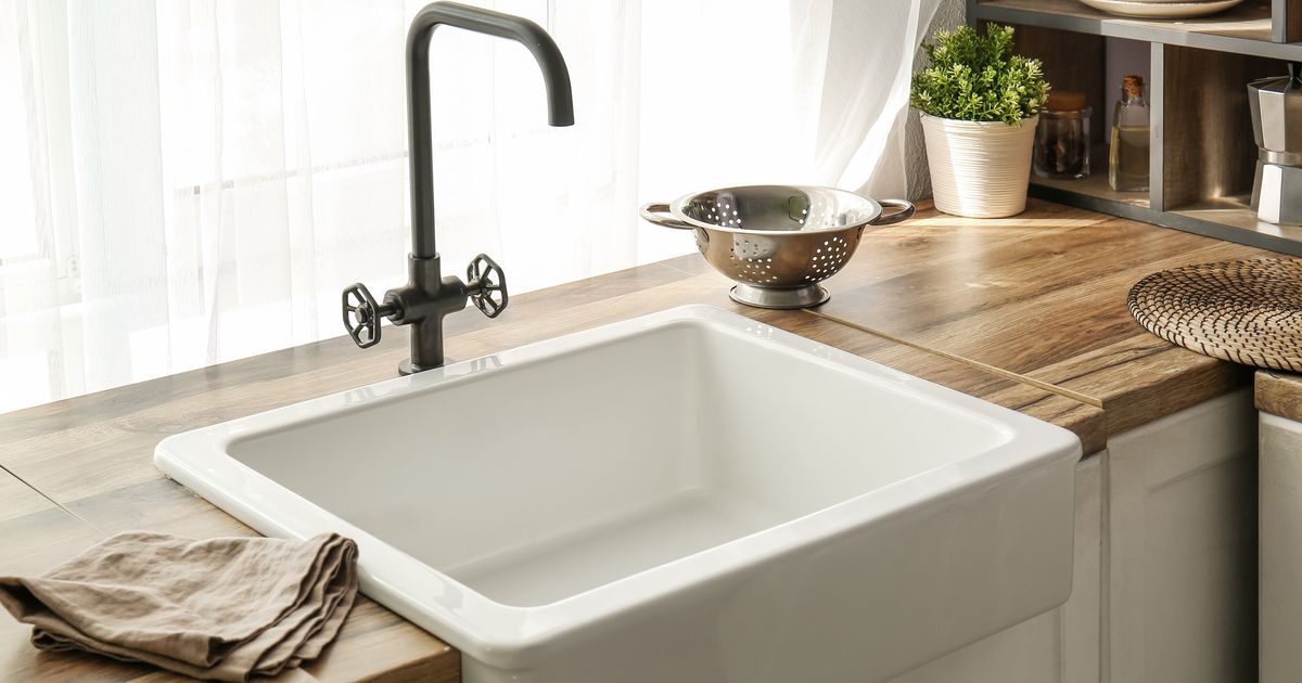 Connaissez-vous l'astuce de grand-mère de la bouteille pour déboucher un évier sans aucun effort ?