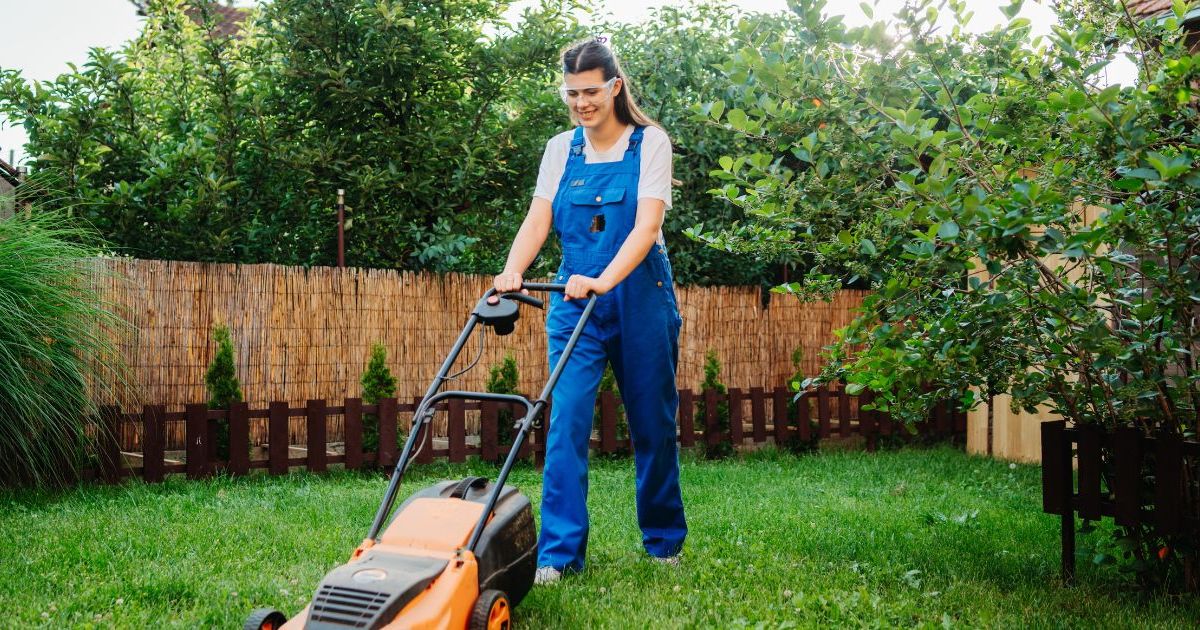 Jardin : moins de tonte, plus de biodiversité, cette nouvelle tendance va révolutionner votre extérieur