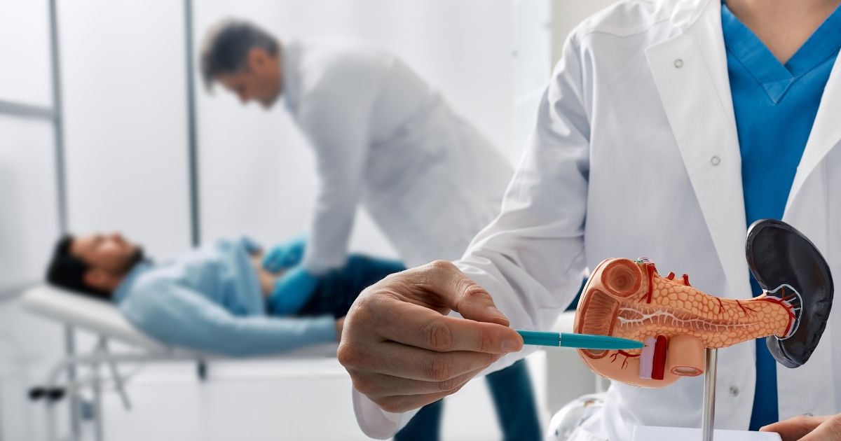 Diagnostiqué d'un cancer du pancréas en phase terminale, ce marathonien alerte sur ce signe n°1 qu'il a ignoré