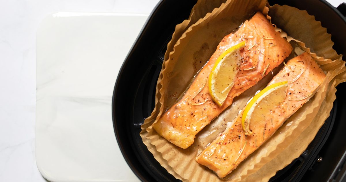 Pourquoi mettre du papier cuisson au fond du Airfryer est une très mauvaise idée, selon son inventeur