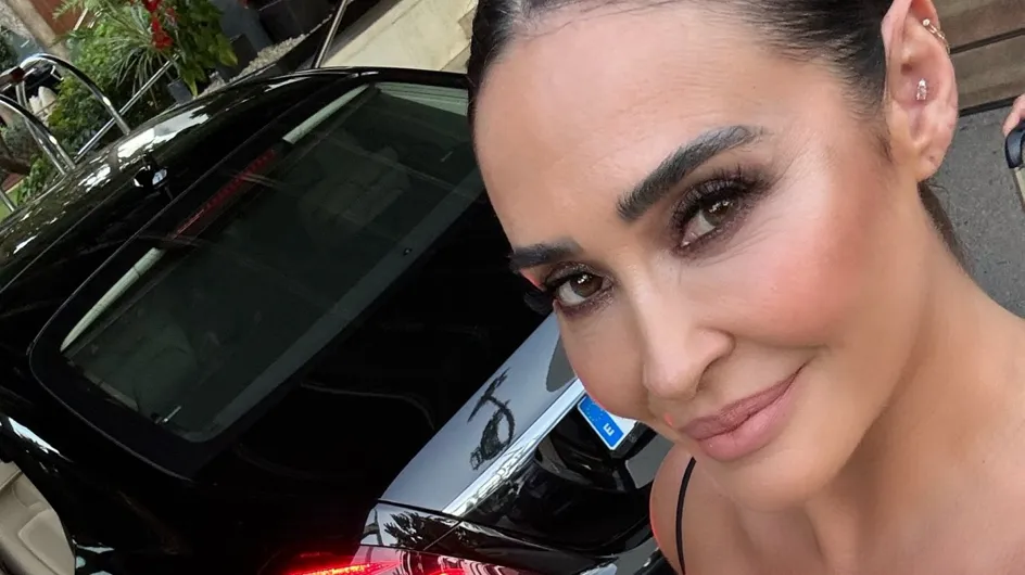 Vicky Martín Berrocal brilla con el bikini reductor de Calzedonia ideal para mujeres de 50: elegante y disimula tripa