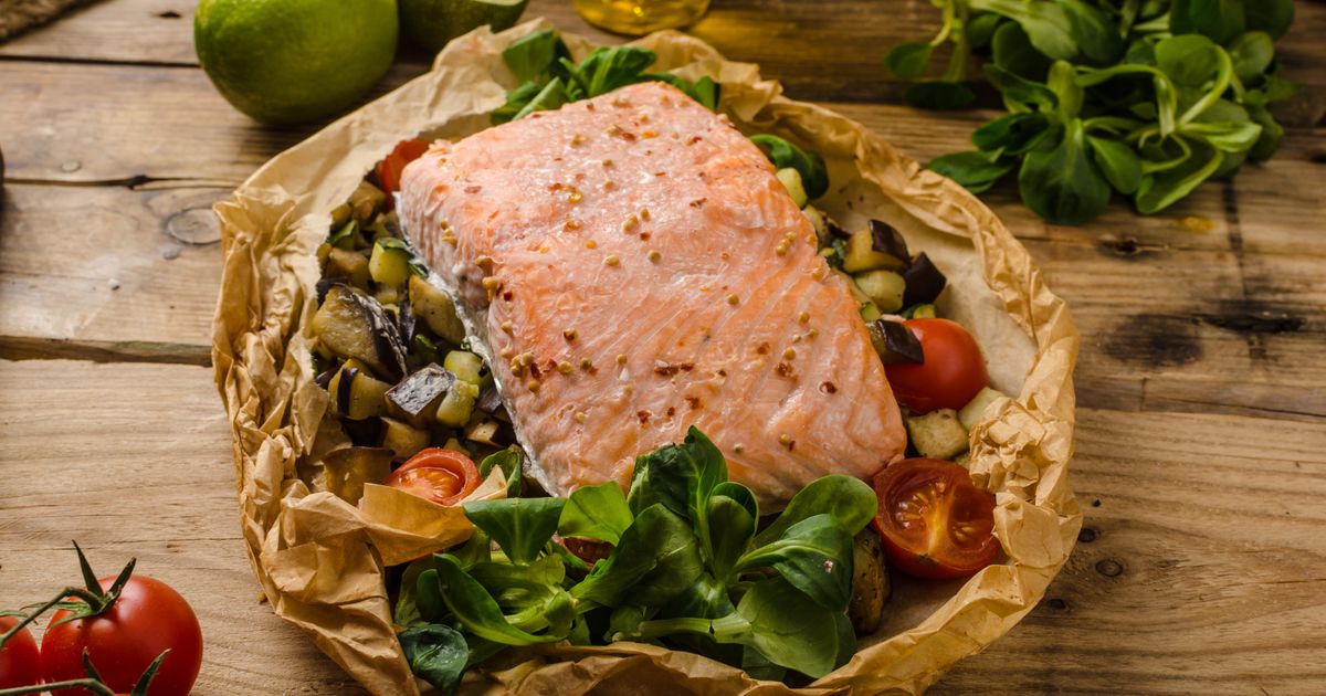 "Une excellente recette de poisson" : voici notre papillote de saumon à la mozzarella