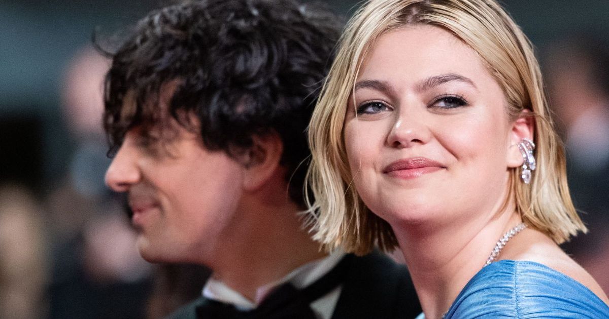 Louane orpheline depuis ses 17 ans : voici ce qui est arrivé aux parents de la chanteuse en lice pour l'Eurovision