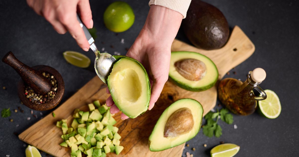 Cette nouvelle façon de manger votre avocat va définitivement devenir votre préférée !