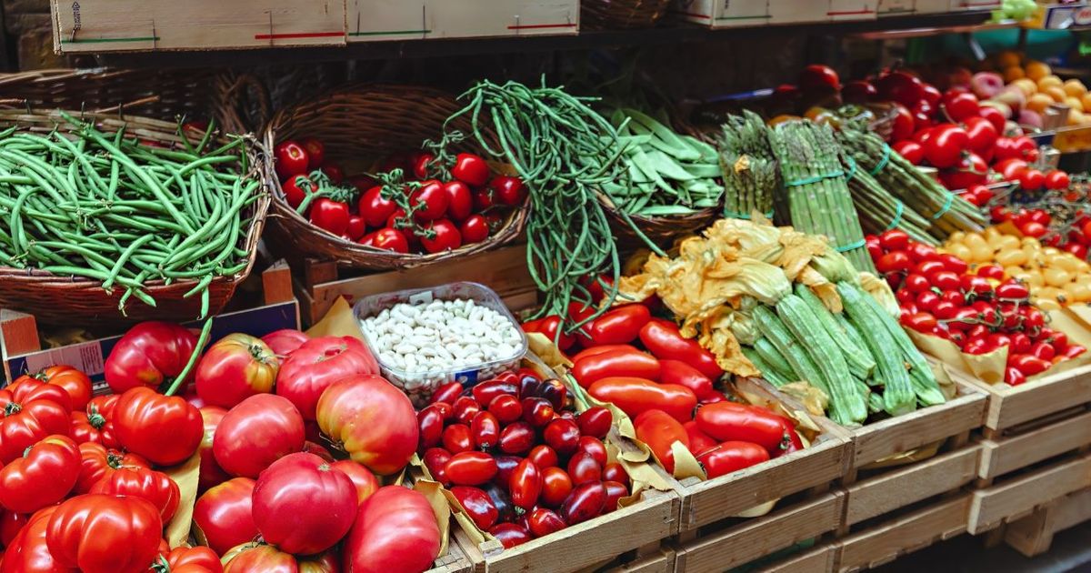 Oubliez le lavage à l'eau, voici la méthode n°1 très simple pour vraiment enlever les pesticides des fruits et légumes