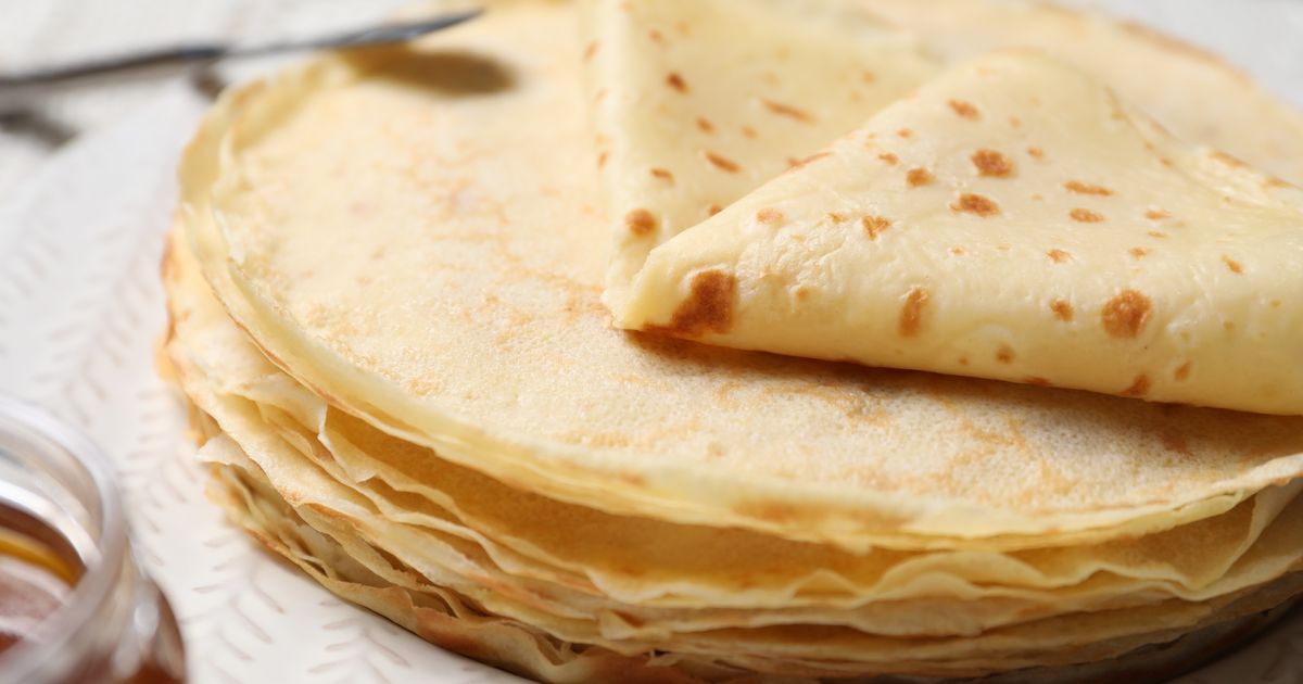 Cyril Lignac est formel, c'est cet ingrédient tout simple qui rend les crêpes bien moelleuses (et ce n'est pas la bière)