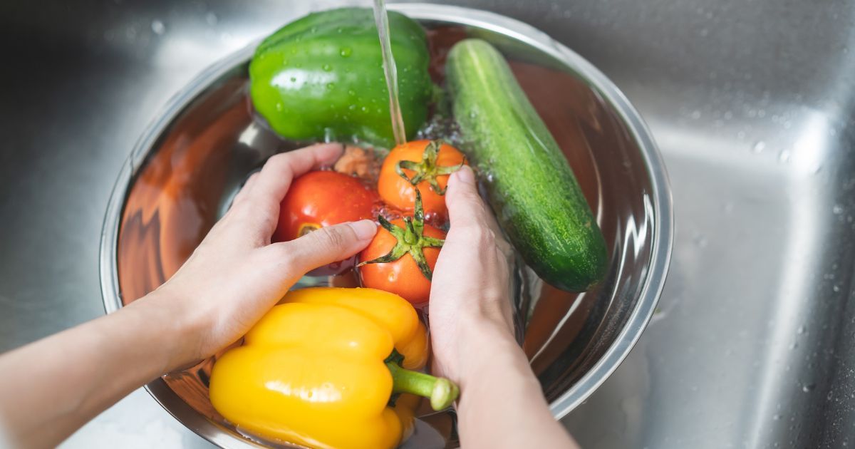 Cette technique totalement méconnue enlève pourtant 90% des pesticides sur vos fruits et légumes