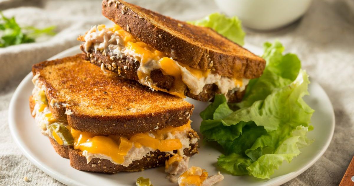 Avec un simple filet de thon au naturel, ce sandwich de François-Régis Gaudry va vous régaler à coup sûr !
