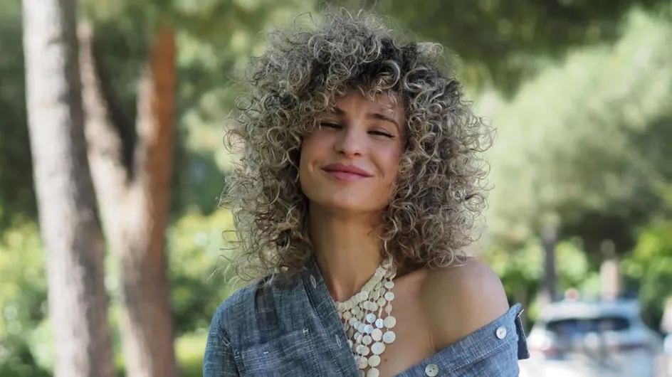 Sheila Casas comparte su rutina curly de 5 pasos para presumir de rizos con volumen y cero encrespamiento