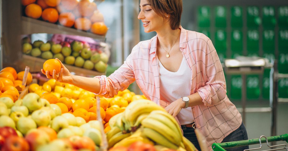 Pas besoin de les acheter bio en 2025, ces fruits sont les moins contaminés par les pesticides