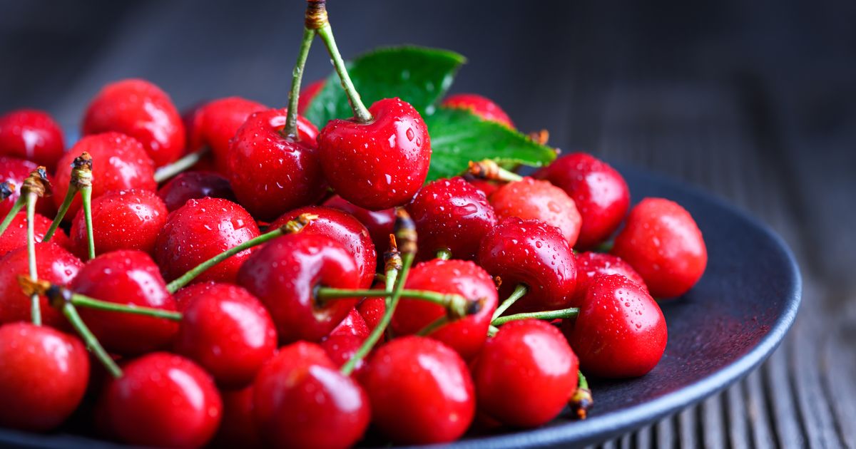 Cette étape est « cruciale pour éliminer les contaminations et bactéries » des cerises, selon cet expert