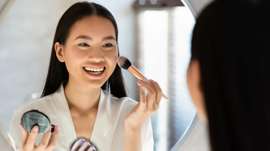 Lorena Álvarez, maquilladora, sobre 
el colorete negro: "Queda muy natural, da mucha 
luminosidad y crea efecto lifting"