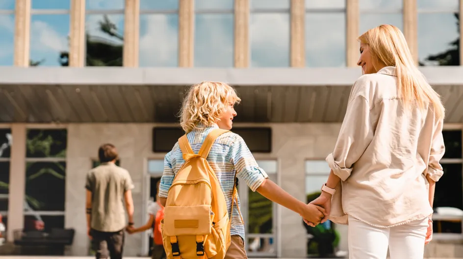 10 reglas de educación que parecen anticuadas, pero que te convierten en un padre genial, según los expertos