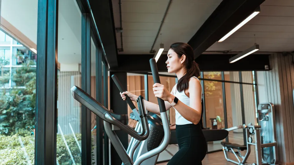 Adiós al running: el método 25-7-2 que ayuda a fortalecer tu abdomen en menos de 30 minutos, según una experta