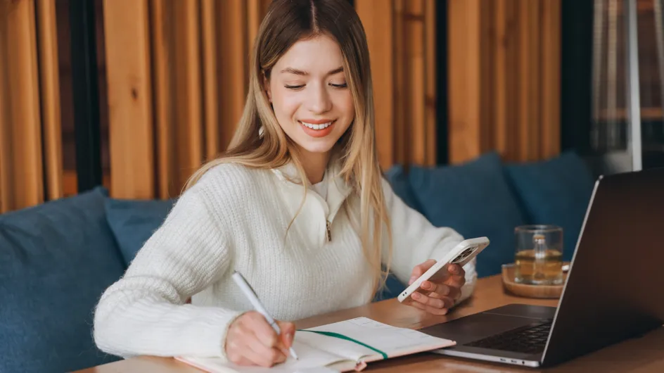 Errores que te hacen sonar menos elegante (y cómo evitarlos), según una experta en habilidades de comunicación