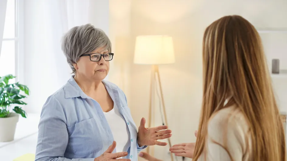 Si no soportas estas 5 cosas cotidianas, puede que hayas crecido con una madre difícil (y posiblemente no lo sepas)