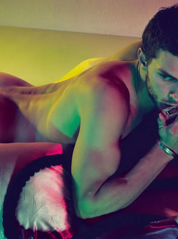Jamie Dornan, el espectacular Christian Grey, posa desnudo para Interview