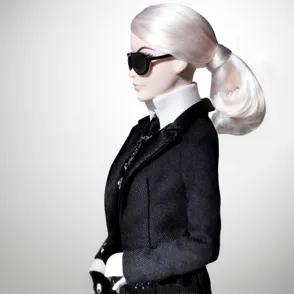 Una Barbie a su imagen y semejanza y otras excentricidades de Karl Lagerfeld que no sabías