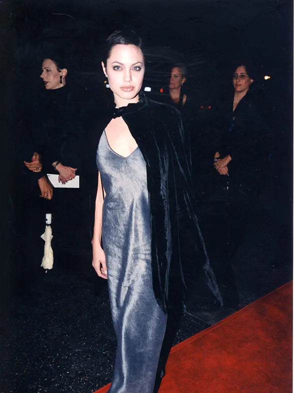 Angelina Jolie: una infancia marcada por la anorexia y la violencia