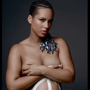 Alicia Keys posa desnuda y embarazada por una buena causa