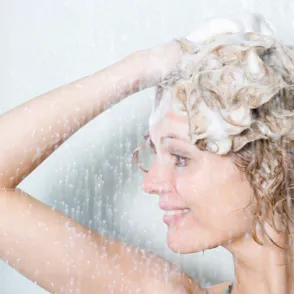 La fiebre del "no poo" o la moda de lavarse el pelo sin champú