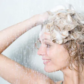 La fiebre del "no poo" o la moda de lavarse el pelo sin champú