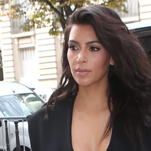Kim Kardashian, atacada por un bromista en París
