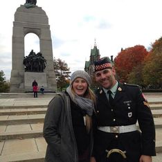 Ottawa : Une touriste publie son selfie avec le soldat tué et émeut les réseaux sociaux
