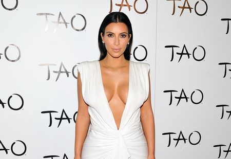Kim Kardashian ose le maxi décolleté pour ses 34 ans (Photo)