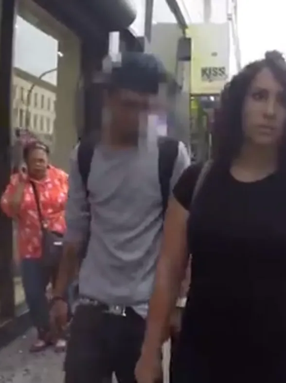 Una mujer se graba caminando por Nueva York para denunciar el acoso callejero