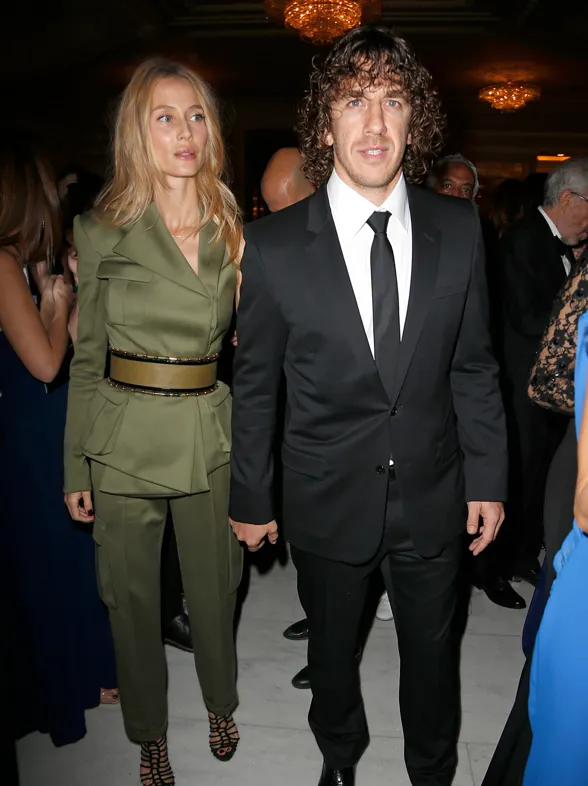 Las novias de Puyol se evitan en los photocall
