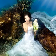 Novias sirena: ¿Te atreverías a sumergirte bajo el agua para hacer tu álbum de boda?