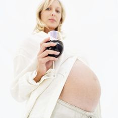 Boire pendant sa grossesse, bientôt un acte criminel en Angleterre ?