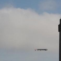 Commémoration du 11 novembre : Une banderole Hollande démission déployée dans le ciel