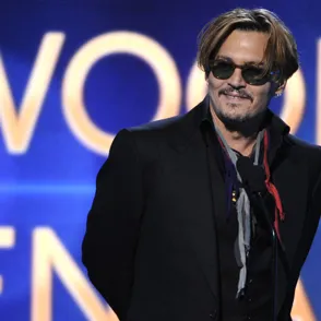 Johnny Depp aparece borracho en la gala de los Hollywood Film Awards 2014