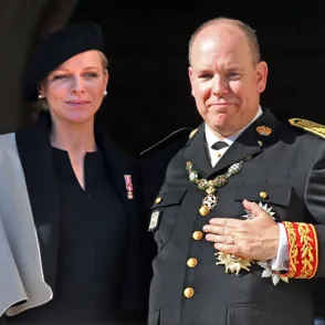 Alberto de Mónaco y Charlène, padres de un niño y una niña
