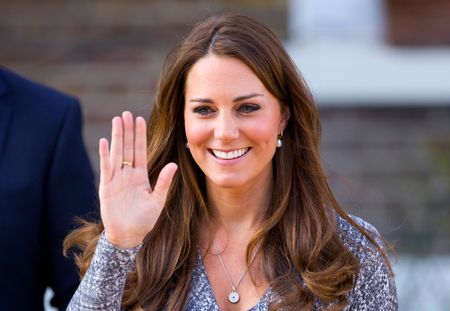 Séraphine doit contrôler la longueur des robes de Kate Middleton