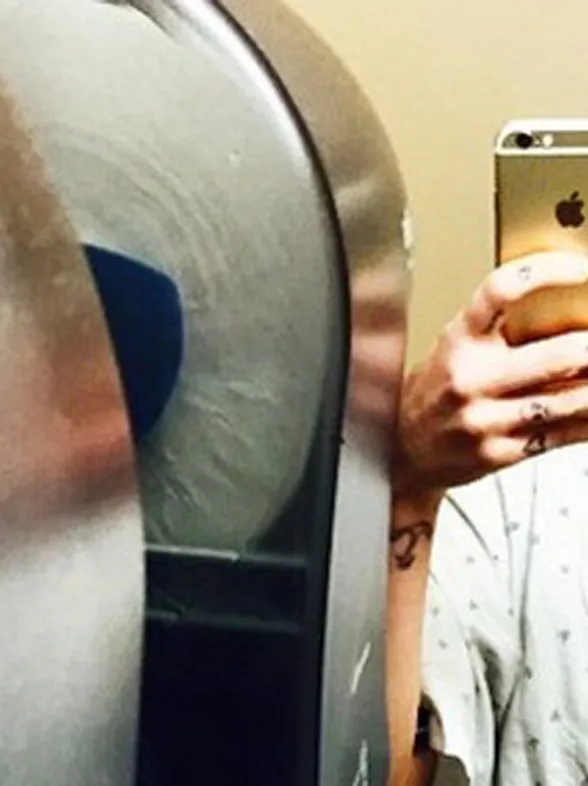 Miley Cyrus ingresa en el hospital por una herida en la muñeca