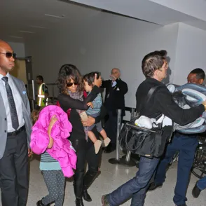 Olivier Martínez agrede a un trabajador a la salida del aeropuerto