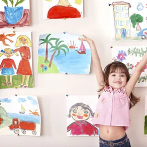 ¡Decora las paredes con los dibujos de tus peques!