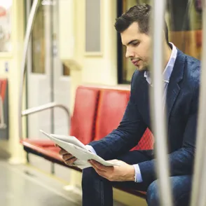 Lo último en Instagram: hombres sexys que leen en el metro