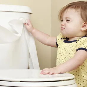 ¿Por qué las madres no terminan nunca de hacer nada? Un vídeo tan real como divertido
