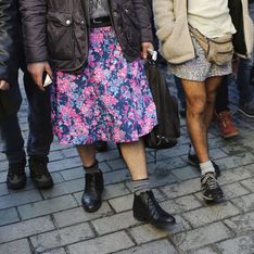 Cientos de hombres turcos se visten con minifalda para denunciar la violencia de género