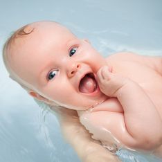 Wasser marsch! Darauf sollte jede Mama beim Baby baden achten