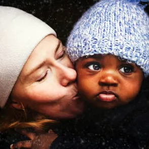 Una adopción en imágenes: el primer año de Sam junto a su nueva familia