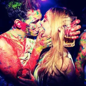 Why You're Never Going to Meet Anyone Worth Dating in A Bar
