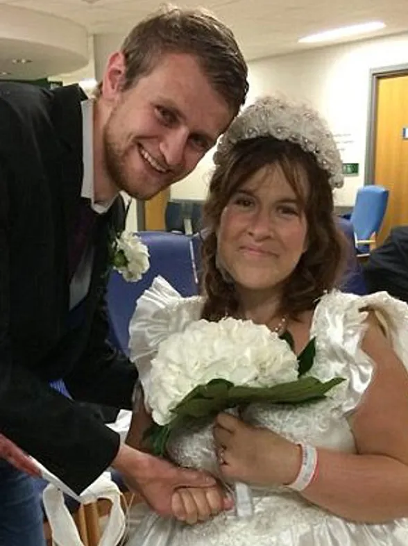Una pareja contrae matrimonio en el hospital cuando a ella le quedan 48 horas de vida
