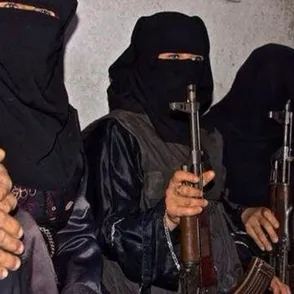Mujeres que reprimen a otras mujeres