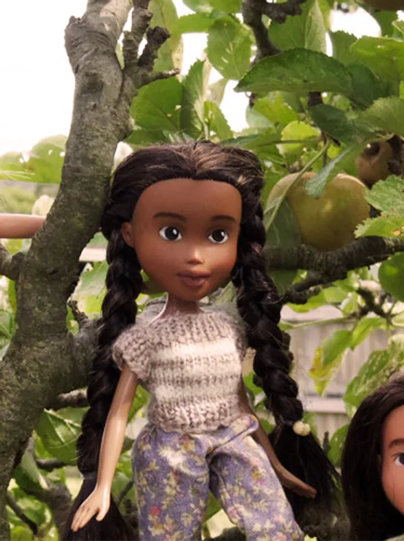 La artista de Tasmania que rescata muñecas Bratz y las transforma en bellezas reales